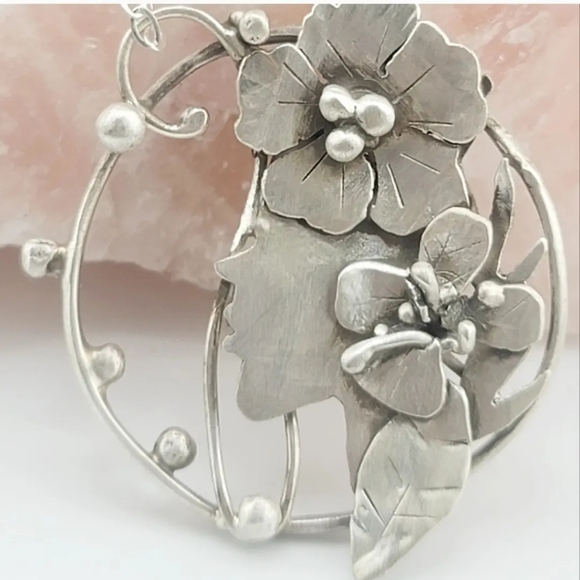 FLOWER BOHEMIAN GIRL PROFILE PENDANT HANDMADE  STERLING SILVER  APPROX 2" AROUND - Picture 4 of 4